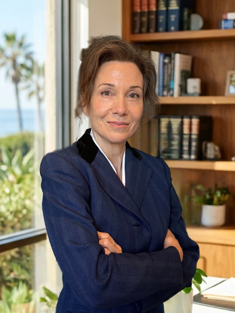 Elena DuCharme, estate planning attorney in La Jolla, California.